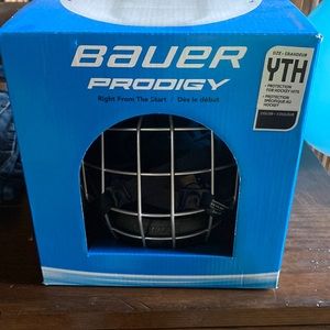 Bauer youth hockey helmet